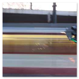 vorbeifahrende Straßenbahn